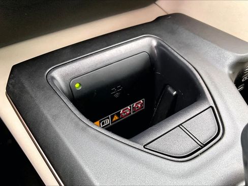 Used 2023 Toyota Crown Limited image 30