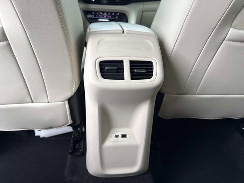 Used 2022 Buick Envision Essence w/ Technology Package I image 16