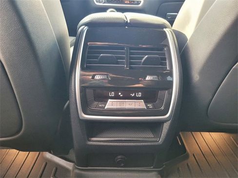 Used 2022 BMW X5 xDrive40i w/ M Sport Package image 17