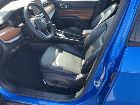 Certified 2024 Jeep Compass Limited image 24