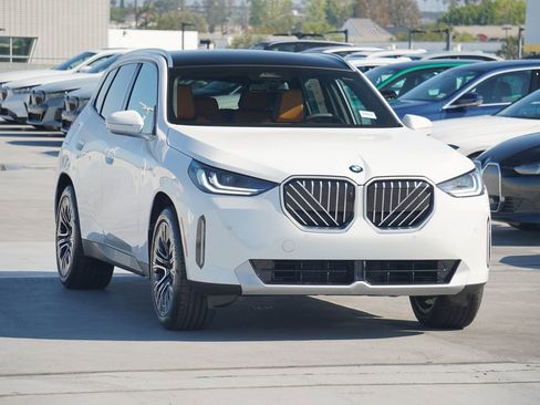 Used 2025 BMW X3 xDrive30i w/ Premium Package image 3