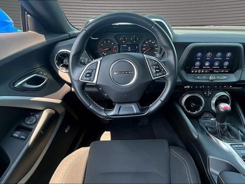 Used 2022 Chevrolet Camaro LT w/ Technology Package RWD image 8