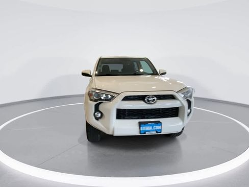 Used 2017 Toyota 4Runner SR5 AWD/4WD image 3