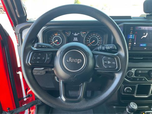 Used 2024 Jeep Wrangler Unlimited Sport AWD/4WD image 17