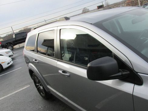 Used 2017 Dodge Journey SE w/ Flexible Seating Group FWD image 43