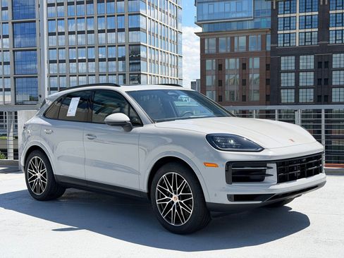 Used 2026 Porsche Cayenne AWD/4WD image 9