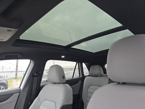 New 2026 Volkswagen Atlas Cross Sport SEL R-Line image 9