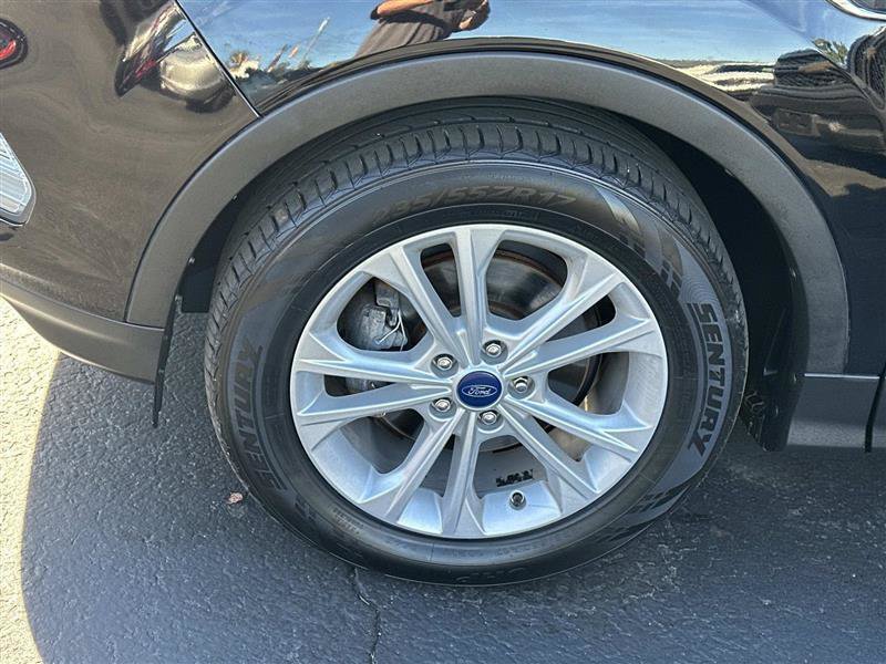 Used 2017 Ford Escape SE w/ Equipment Group 201A FWD image 6