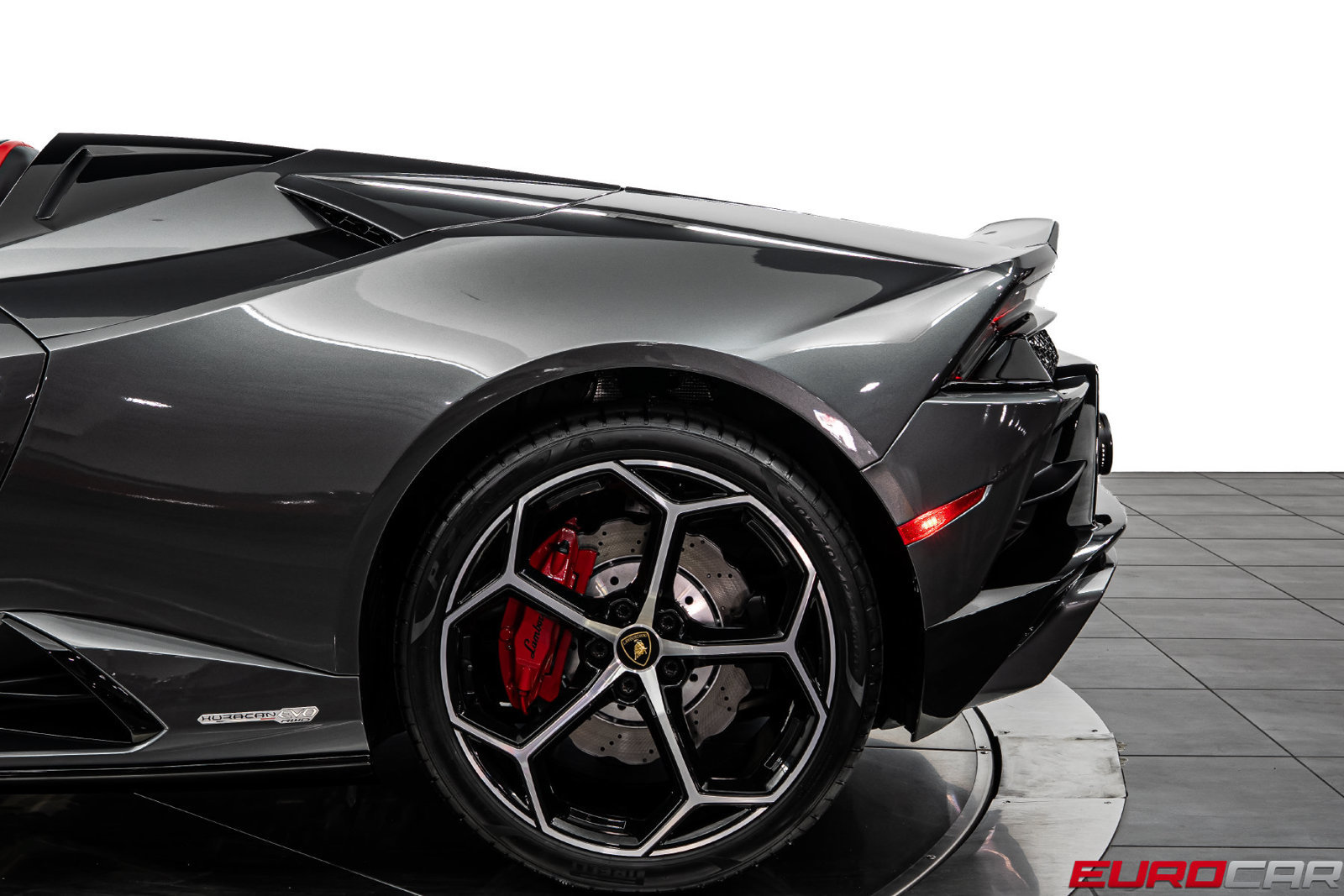 Used 2021 Lamborghini Huracan EVO RWD image 19