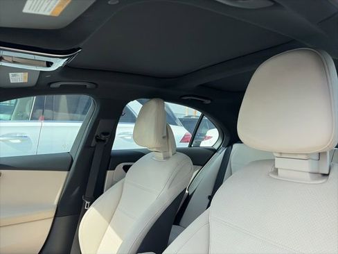 Used 2025 Mercedes-Benz C 300 Sedan image 11