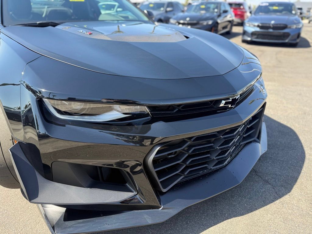 Used 2020 Chevrolet Camaro ZL1 RWD image 2