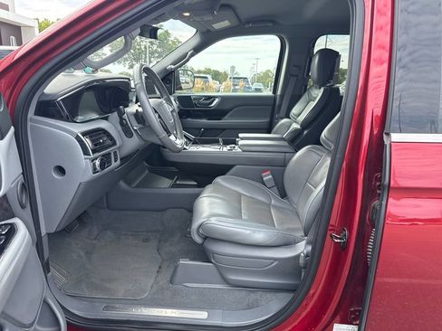 Used 2019 Lincoln Navigator Select w/ Technology Package AWD/4WD image 6