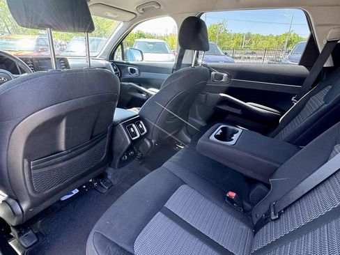 Used 2021 Kia Sorento LX image 17