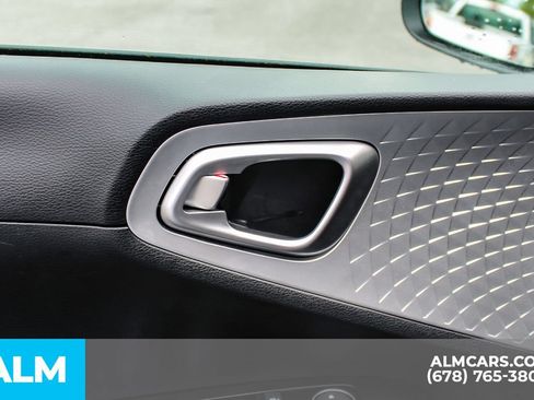 Used 2025 Kia Soul LX w/ LX Technology Package FWD image 37