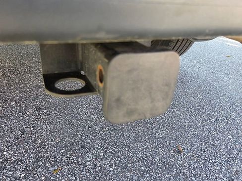 Used 2021 Nissan Frontier SV w/ Midnight Edition Floor Mats image 17