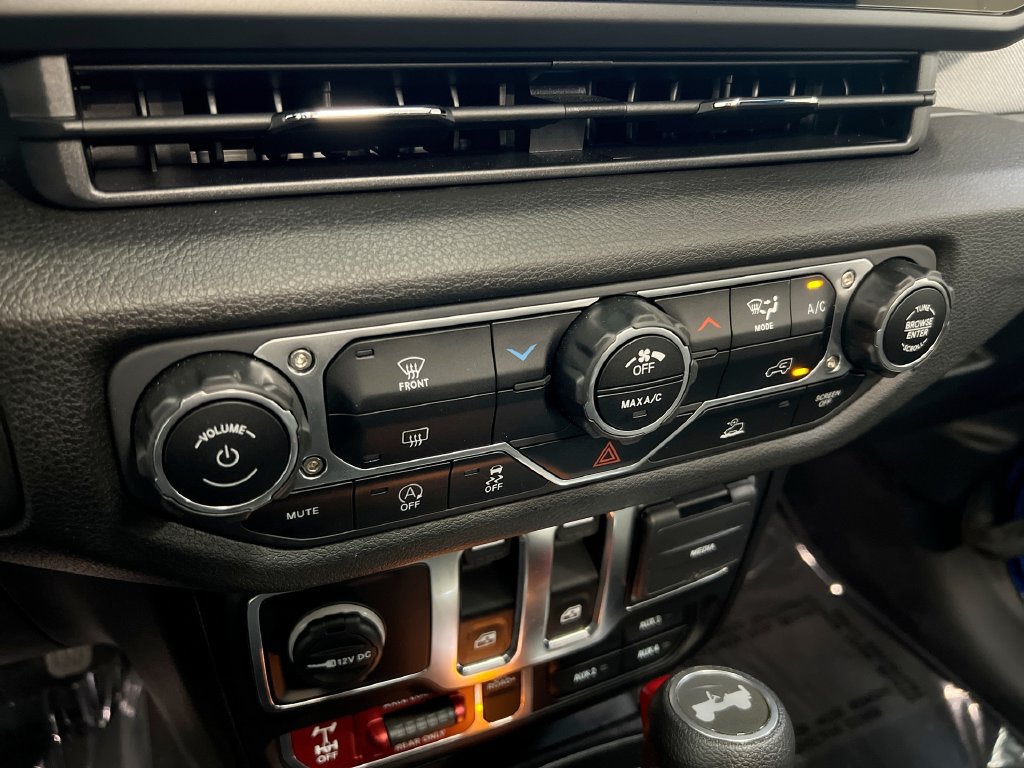 Used 2025 Jeep Wrangler Sport AWD/4WD image 24