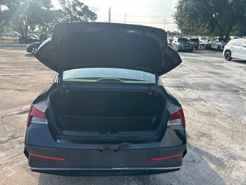 Used 2024 Hyundai Elantra SEL FWD image 7