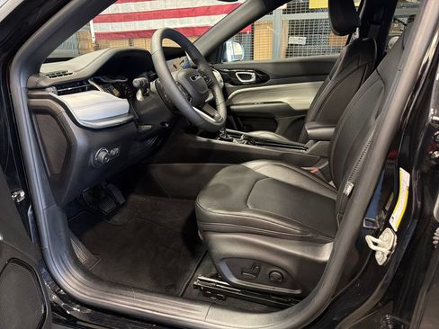 Used 2024 Jeep Compass Limited AWD/4WD image 3