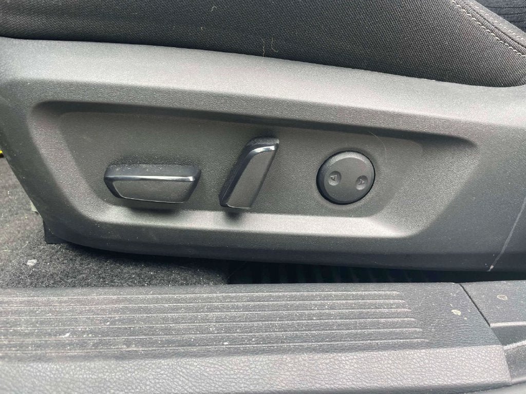 Used 2023 Nissan Rogue SV AWD/4WD image 18