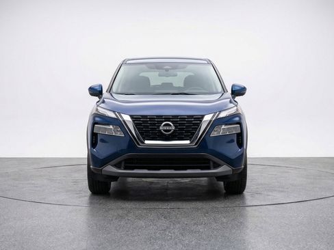 Used 2025 Nissan Rogue SV AWD/4WD image 2