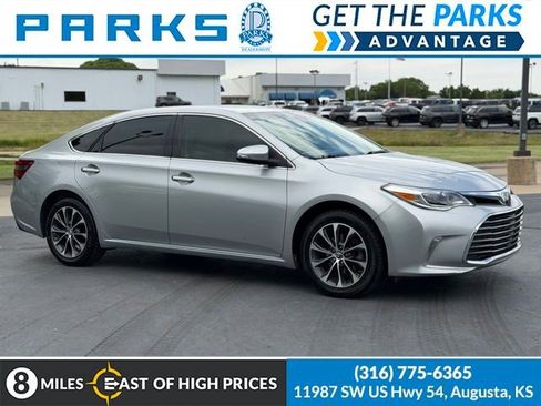 Used 2018 Toyota Avalon XLE FWD image 1