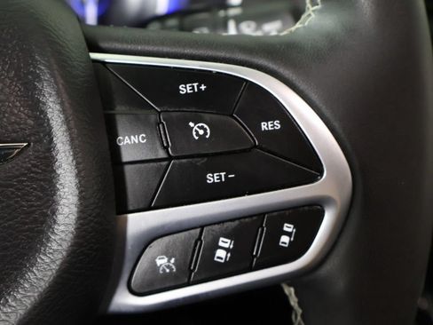 Used 2025 Chrysler Pacifica Select FWD image 45