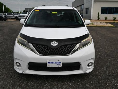 Used 2017 Toyota Sienna SE FWD image 10