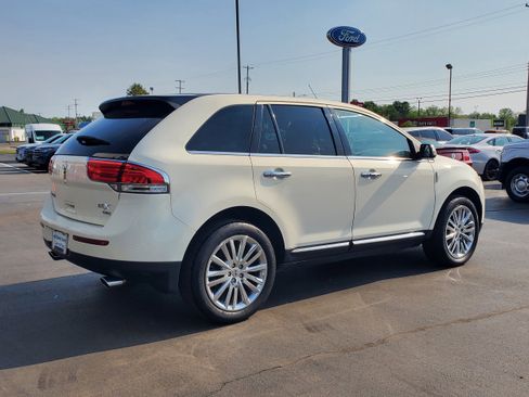 Used 2013 Lincoln MKX AWD image 4