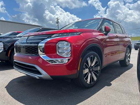 New 2025 Mitsubishi Outlander SE image 6
