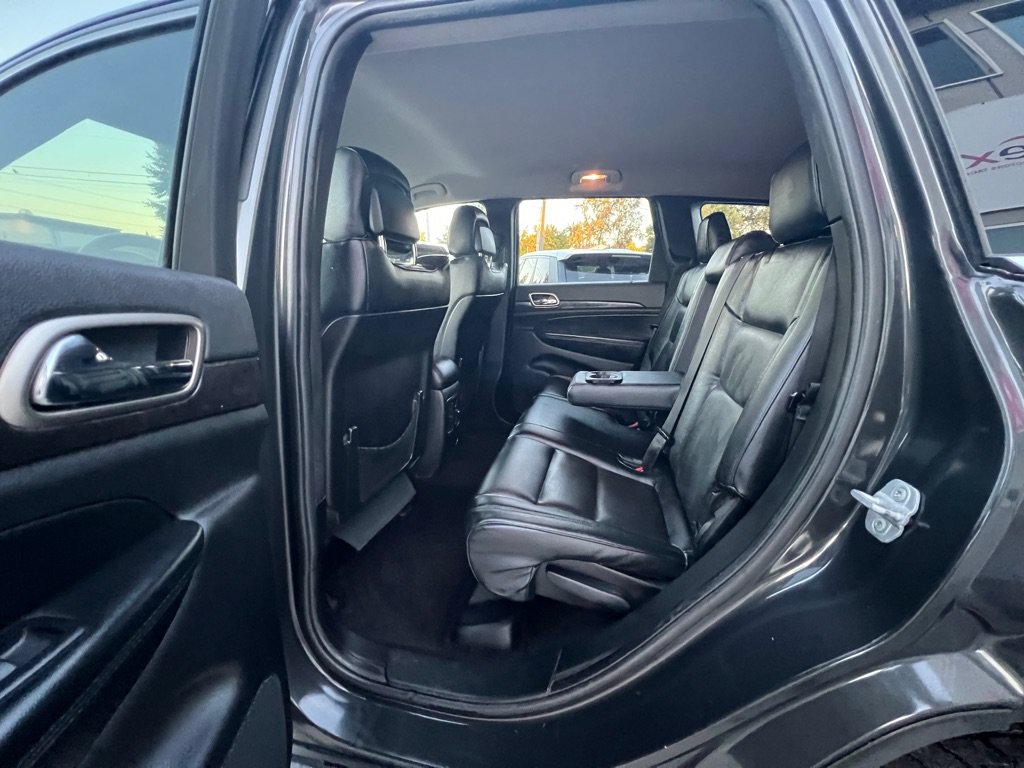 Used 2011 Jeep Grand Cherokee Laredo AWD/4WD image 12