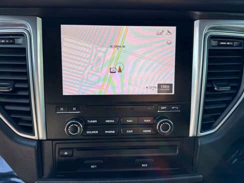 Used 2017 Porsche Macan image 25