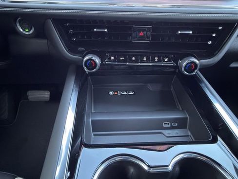 New 2026 Chevrolet Suburban Premier image 16