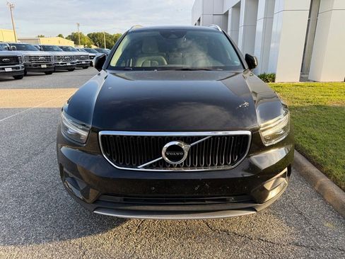 Used 2022 Volvo XC40 T4 Momentum FWD image 6