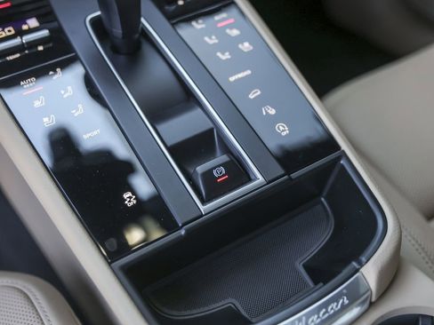 Certified 2026 Porsche Macan image 26