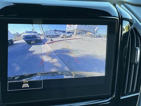 Used 2023 Chevrolet Traverse LT image 14