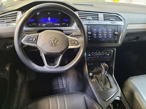 Used 2022 Volkswagen Tiguan SE w/ Panoramic Sunroof Package FWD image 22