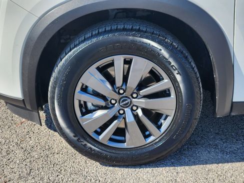 Used 2025 Nissan Pathfinder SV image 13