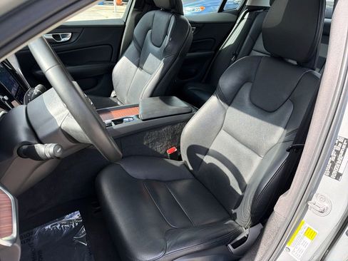 Used 2024 Volvo S60 B5 Plus FWD image 30