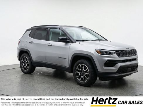 Used 2025 Jeep Compass Trailhawk AWD/4WD image 1