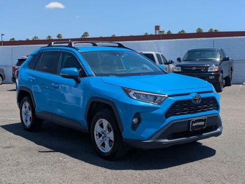 Used 2019 Toyota RAV4 XLE w/ Convenience Package FWD image 3