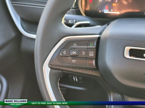 Used 2024 Jeep Grand Cherokee L Laredo image 14