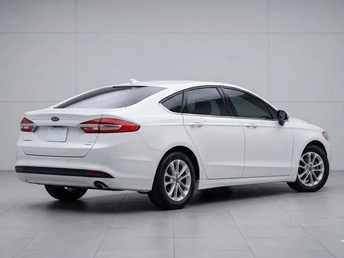 Used 2020 Ford Fusion SE FWD image 5