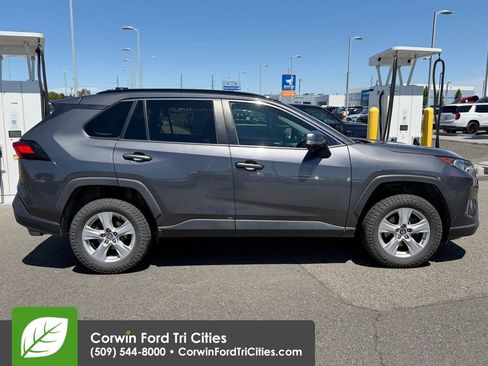 Used 2020 Toyota RAV4 XLE w/ XLE Grade Weather Package AWD/4WD image 9