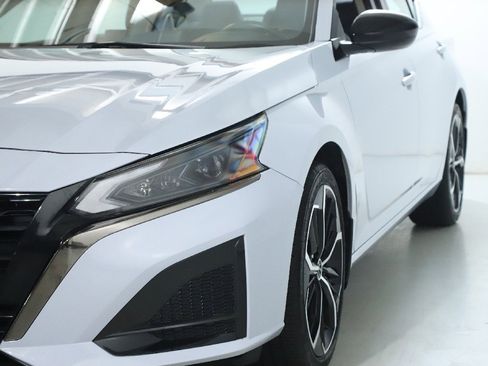 Certified 2024 Nissan Altima 2.5 SR w/ SR Premium Package image 5