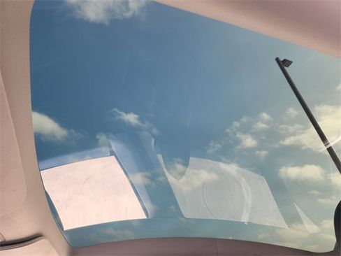 Used 2020 Tesla Model Y Long Range image 30