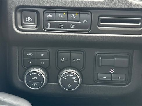 Used 2022 Chevrolet Tahoe Z71 w/ Z71 Off-Road Package image 44