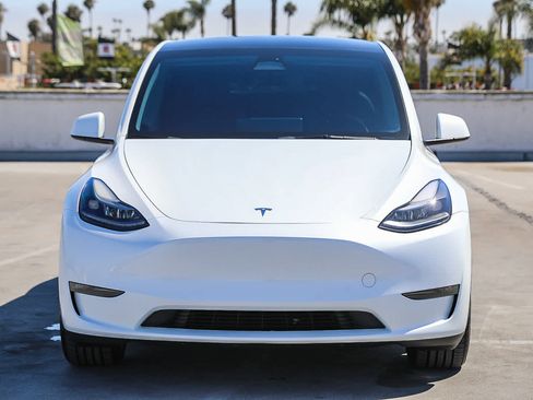 Used 2023 Tesla Model Y Performance AWD/4WD image 3