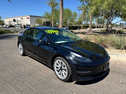 Used 2022 Tesla Model 3 Standard Range RWD image 1