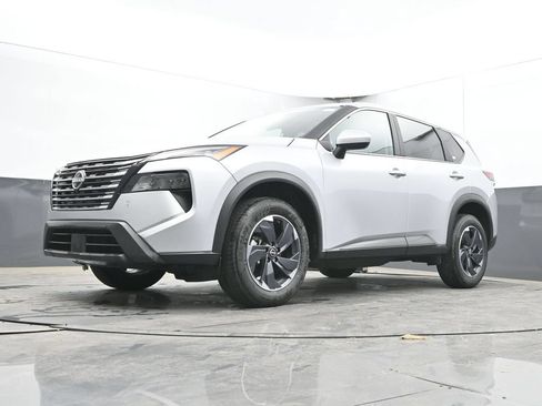 Used 2025 Nissan Rogue SV AWD/4WD image 48