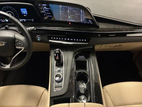 Certified 2024 Cadillac Escalade Premium Luxury w/ Performance Package AWD/4WD image 18
